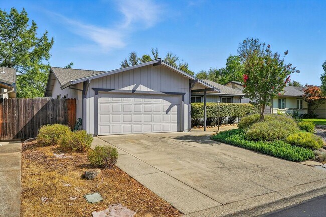 Building Photo - Single-Story 3 Bedroom Home in Quiet El Do...