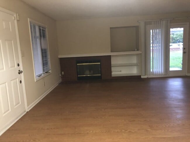 Building Photo - Move in ready