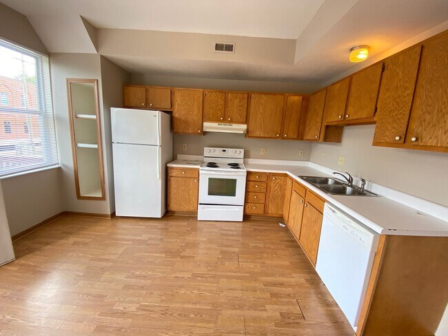 Building Photo - Sold to GW2 11/01/25 W Norwich Ave 32-34 TNR