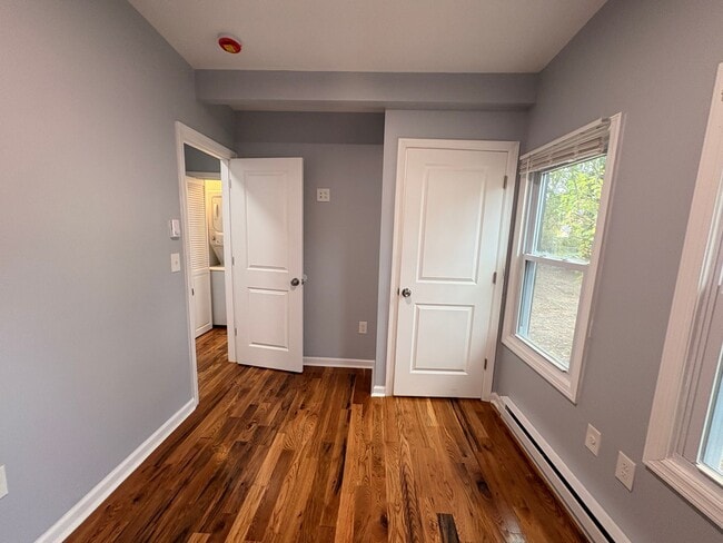 Building Photo - Beautiful, Newly Renovated 4 Bedroom 2 1/2...