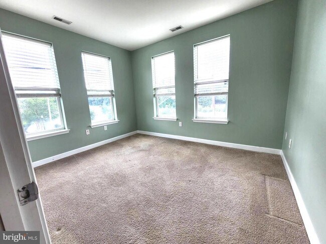 Building Photo - 2610 Sheridan Rd SE