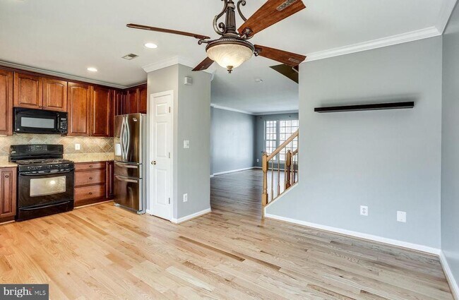 Building Photo - 25242 Dunvegan Square