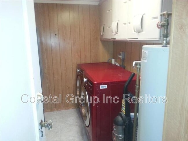 Building Photo - 141 E Ocean Ave