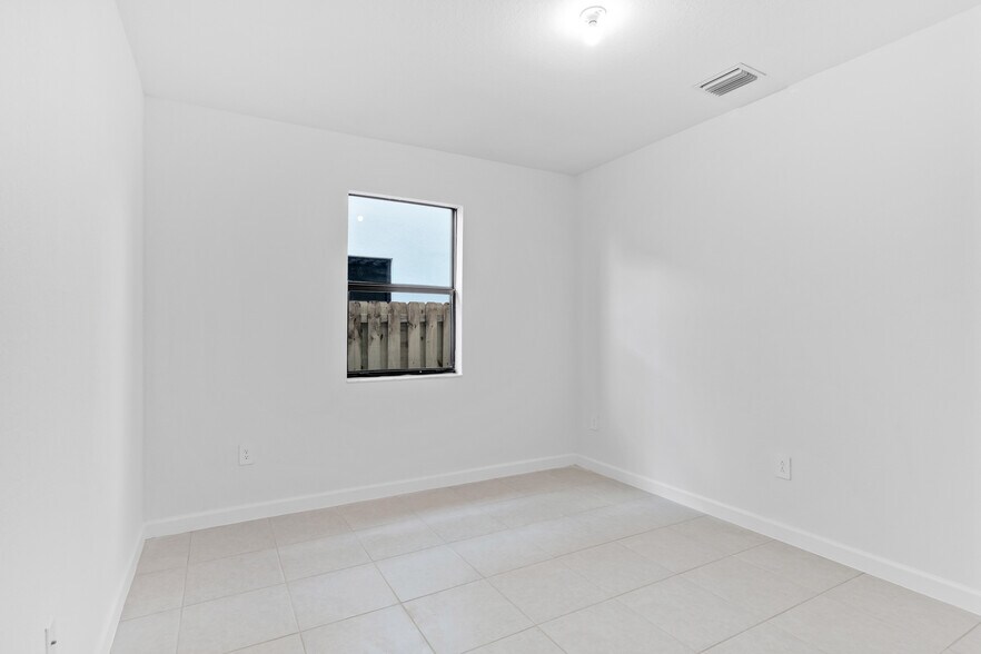 Building Photo - 11947 SW 241st Ter