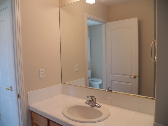 Building Photo - **PENDING** Wonderful West Linn Home!