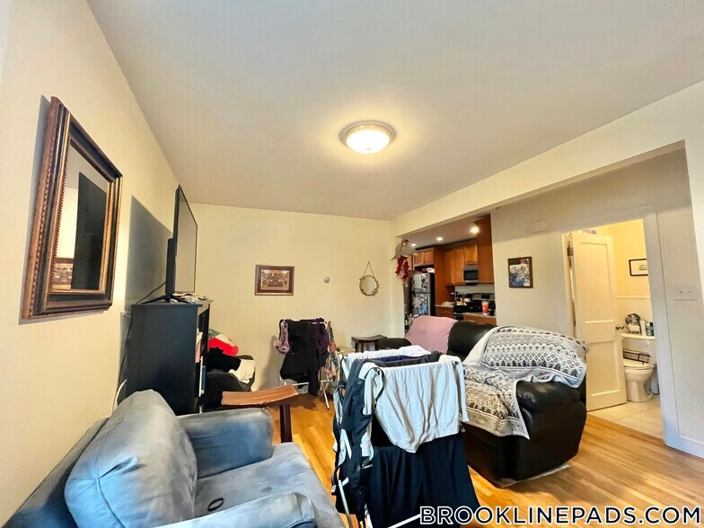 Building Photo - 11 Leverett St