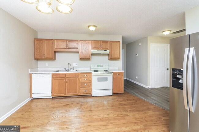 Building Photo - 3695 Longview Dr