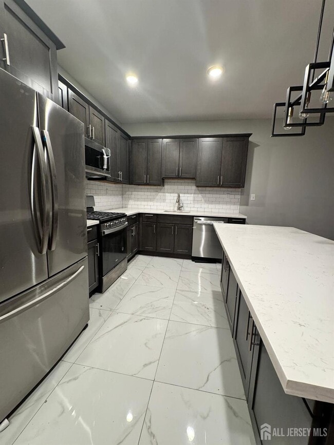 Primary Photo - 61 N Grove St