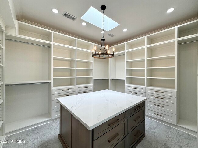 Building Photo - 1523 E Treasure Cove Dr