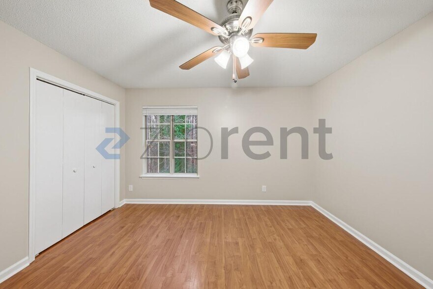 Building Photo - 10 Hartford Ct