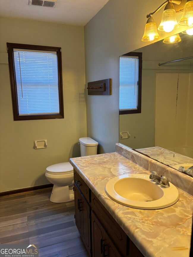 Building Photo - 1048 Green Valley Dr NW