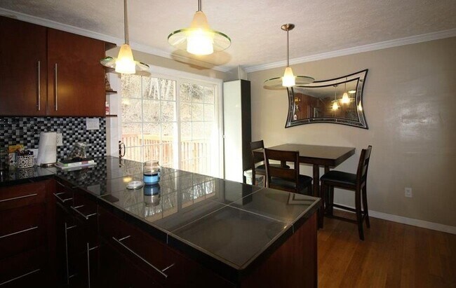 Building Photo - Beautiful Mid Entry Home in a Quiet Neighborhood