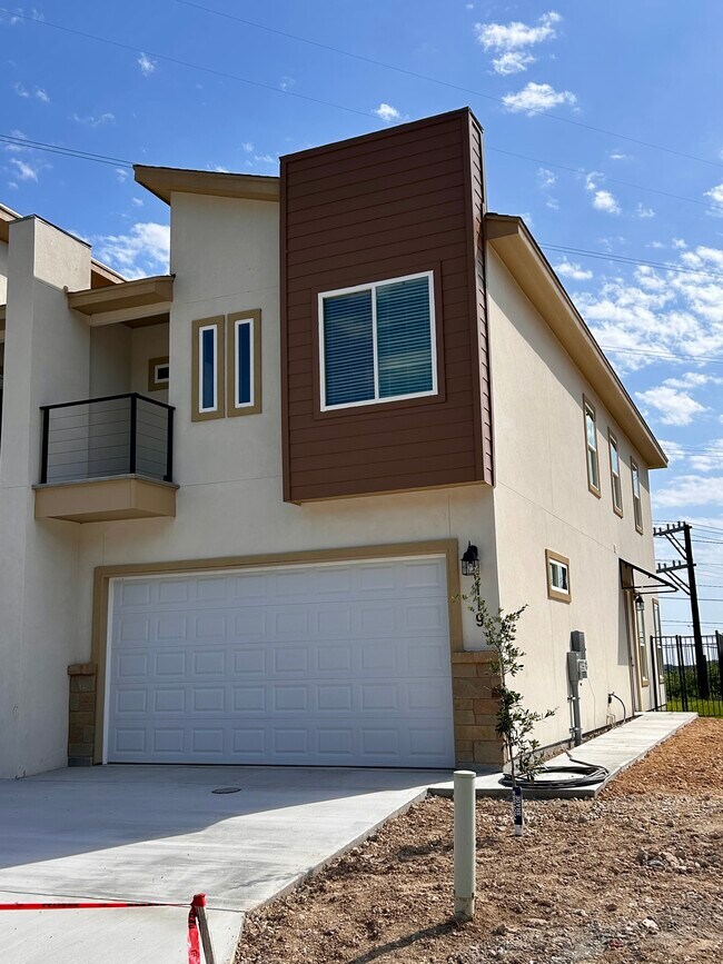 Primary Photo - 119 Ave Ventana