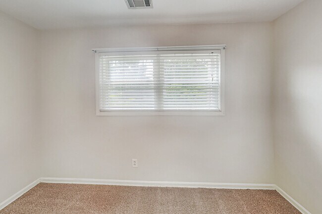 Building Photo - 2902 Delcourt Dr