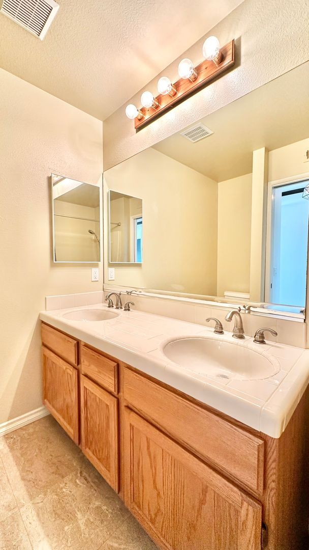 Building Photo - Lovely Single Story Home in Quiet Neighbor...