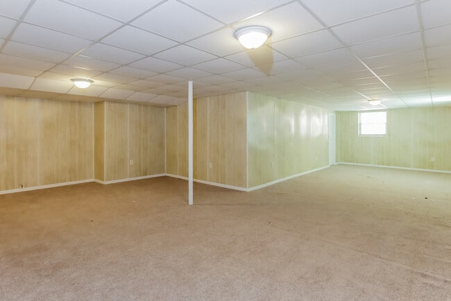 Building Photo - 908 Green Forest Dr