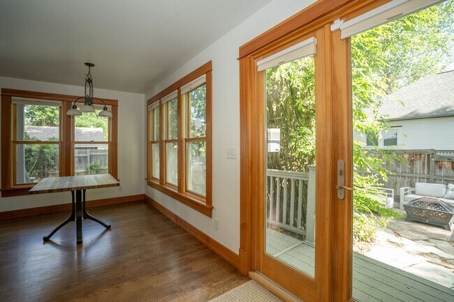 Building Photo - Charming 2-Bed, 2-Bath Loft Home in Old To...
