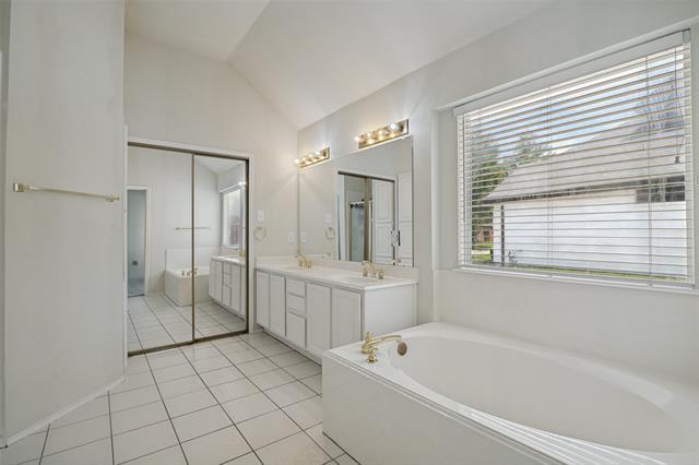 Building Photo - 308 Sycamore Dr