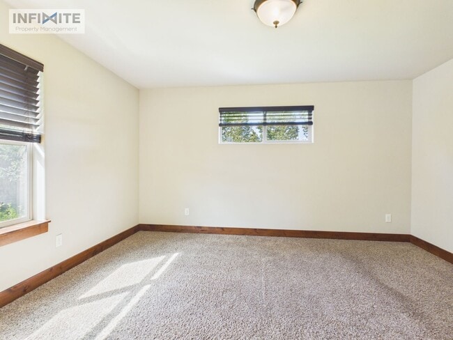 Building Photo - 895 Longbow Ln