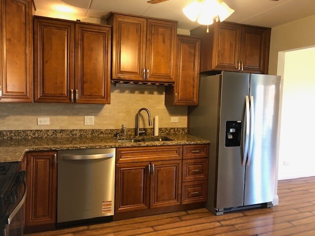 Kitchen - 11345 S Roberts Rd