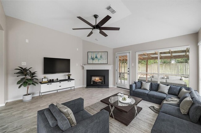 Building Photo - 9847 Willow Crossing Dr
