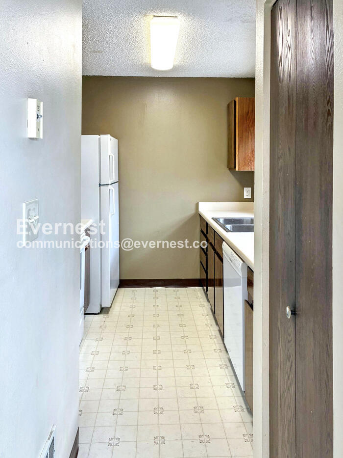 Building Photo - 1301 University Ave