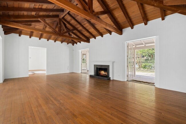 Building Photo - 10711 W Sunset Blvd