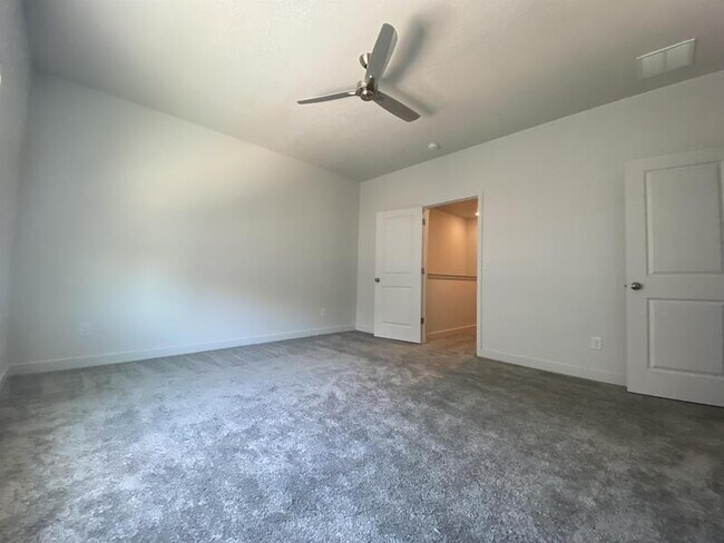 Building Photo - 15499 Aqua Mountain Ln