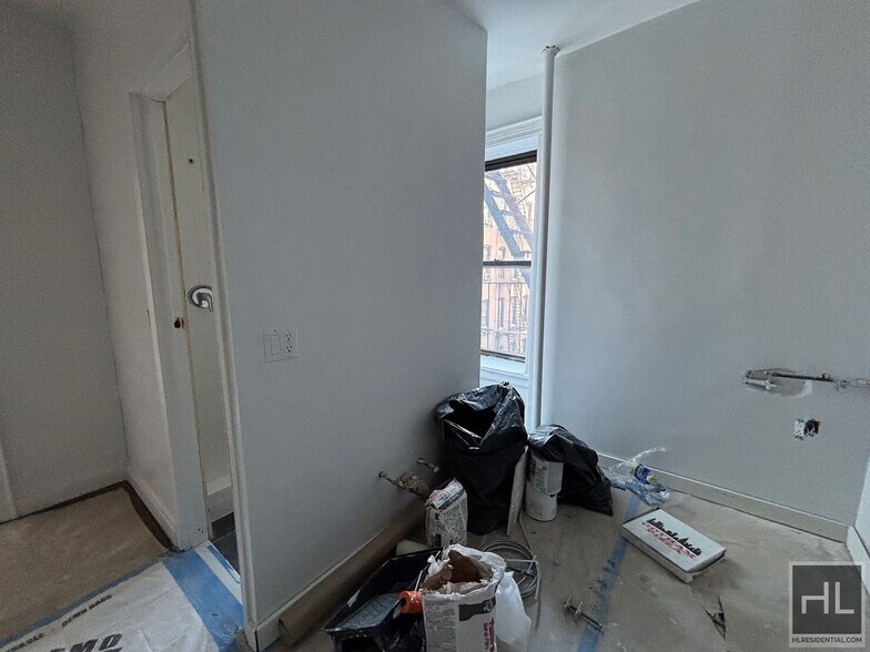 Building Photo - YORK AVENUE