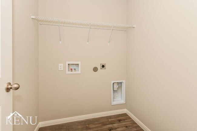 Building Photo - 1605 Maroon Dr