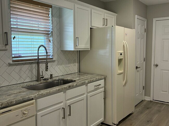 Building Photo - 1201 Eagle Creek Dr