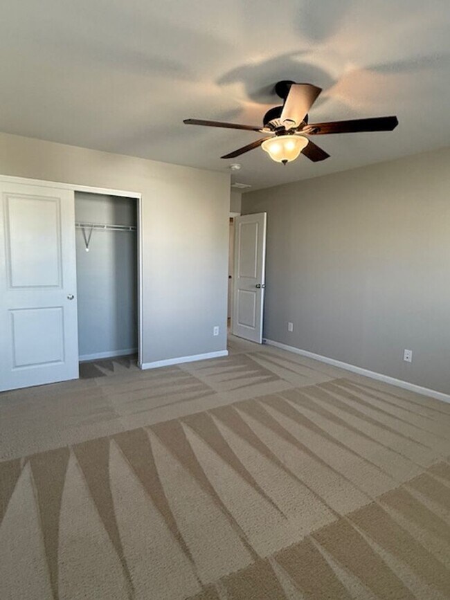 Building Photo - Beautiful 4BR Home in Shadow Moss – Available Now!