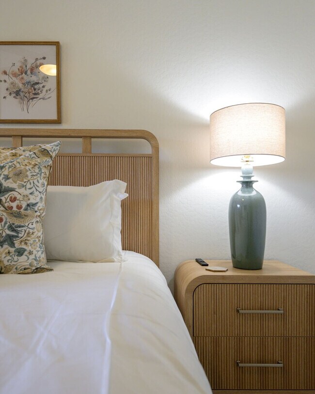 Building Photo - 5450 E Deer Valley Dr