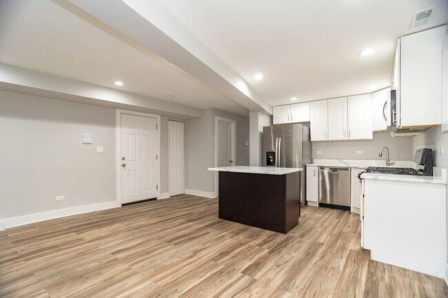 Building Photo - 4906 N Rockwell St