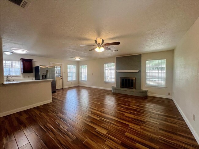 Building Photo - 10670 Norton Dr