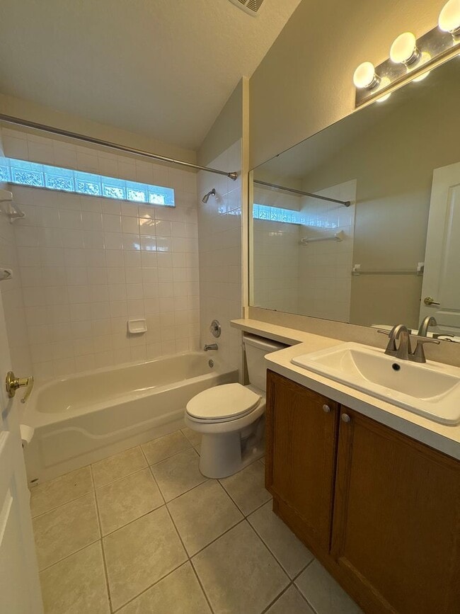 Building Photo - 3 Bedroom 2 Bathroom in Clermont