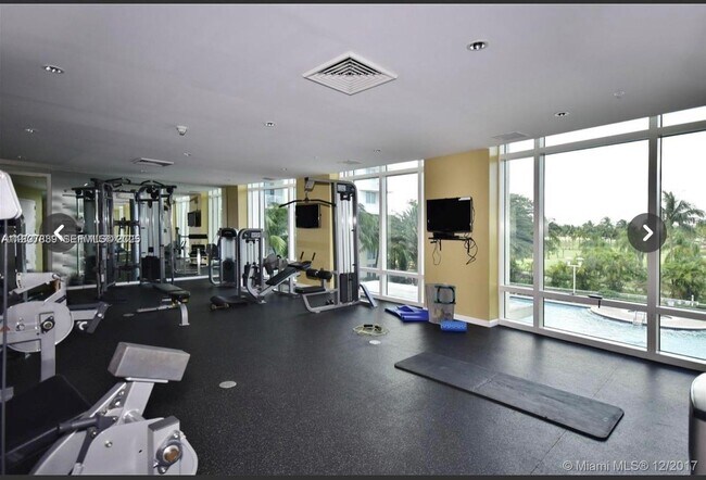 Building Photo - 1755 E Hallandale Beach Blvd