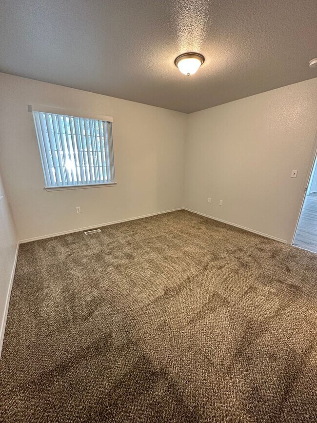 Building Photo - Remarkable Value. Unbeaten Location.