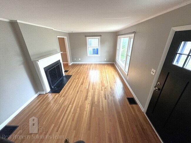 Building Photo - Two Story Home in Upper Arlington with att...