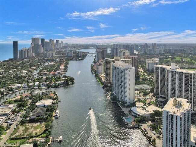 Building Photo - 20281 E Country Club Dr