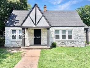 Building Photo - 613 E Xyler St