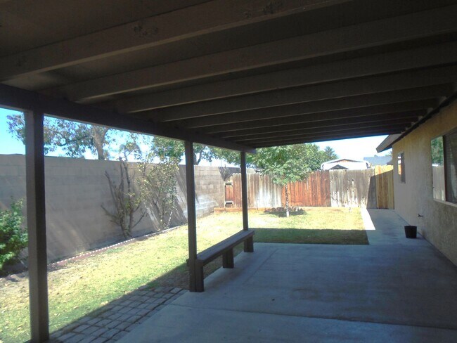 Building Photo - SW WITH OFFICE AND RV PARKING !!!!