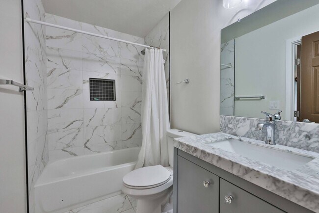 Building Photo - 3758-3764 Louisiana St