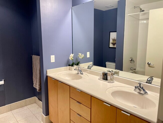 Building Photo - 929 Portland Ave