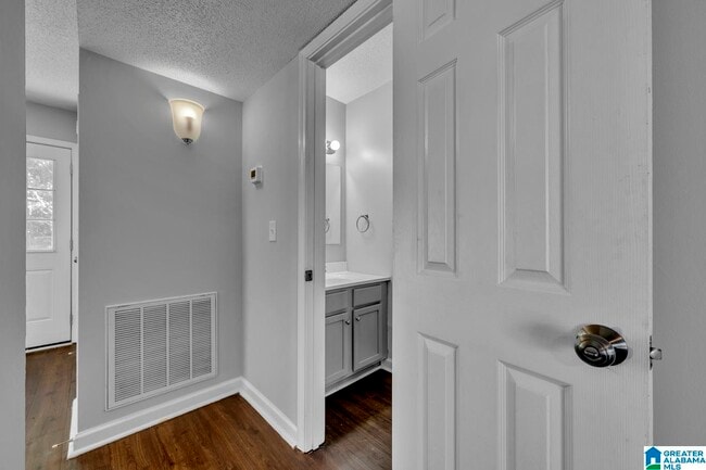 Building Photo - 4728 Cheshire Cir