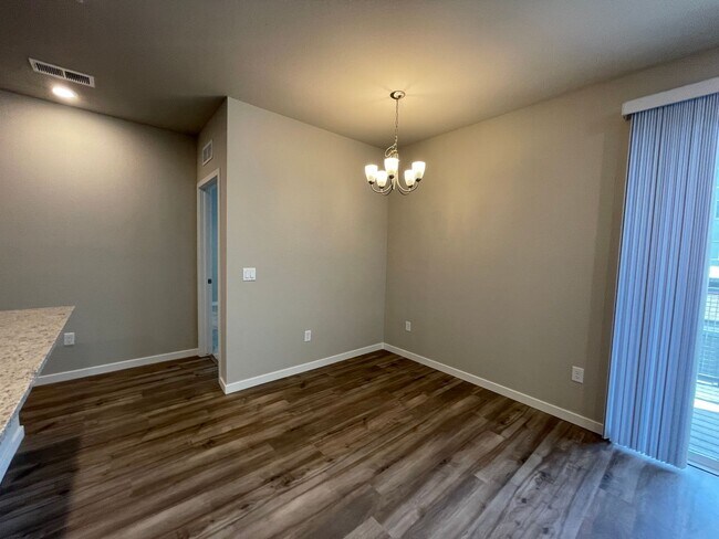 Building Photo - Newly Built Move-in Ready Modern Condo!