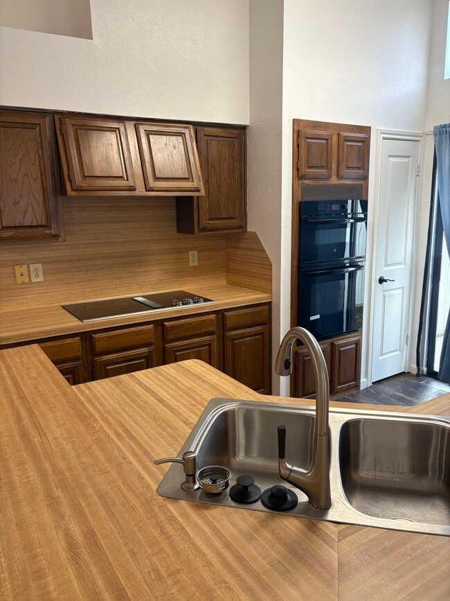 Building Photo - 106 Hollywood Dr