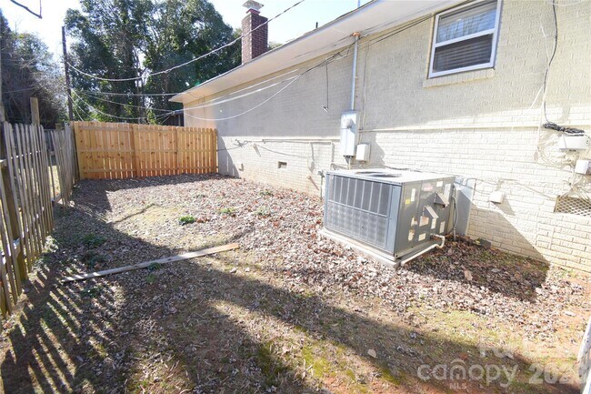 Building Photo - 4201 University Dr