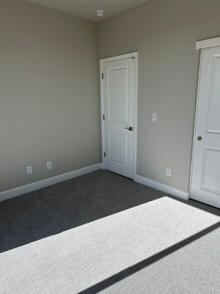 Building Photo - 3040 Vaughn Way