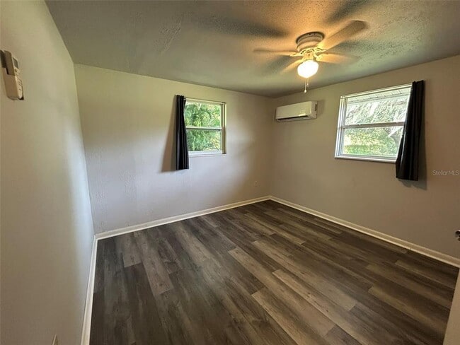 Building Photo - 4722 Fairway Dr S